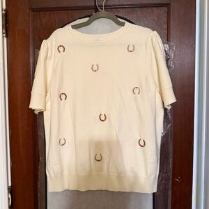 Cream Short Sleeve Sweater with Brown Horseshoe Accents